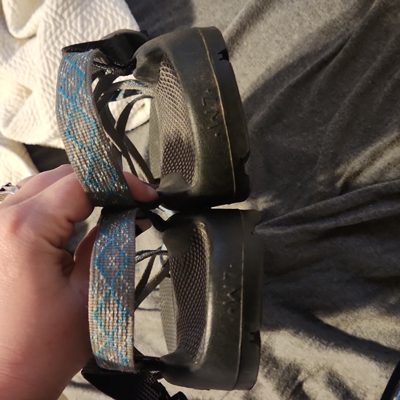 Chacos - Picture 2 of 3